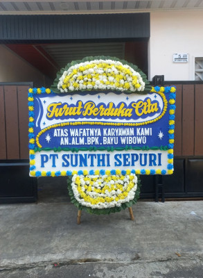 Papan Bunga Duka di Kudamati