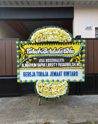 Papan Bunga Duka di Kudamati