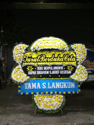 Papan Bunga Duka di Kudamati